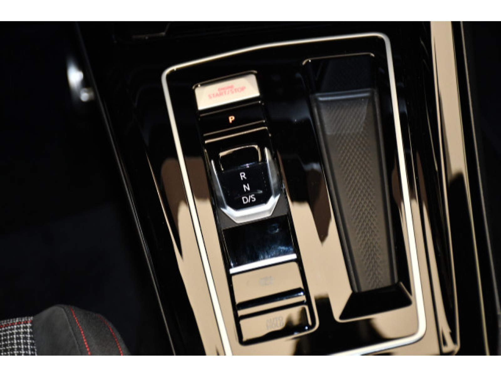 Volkswagen - Golf GTI_7