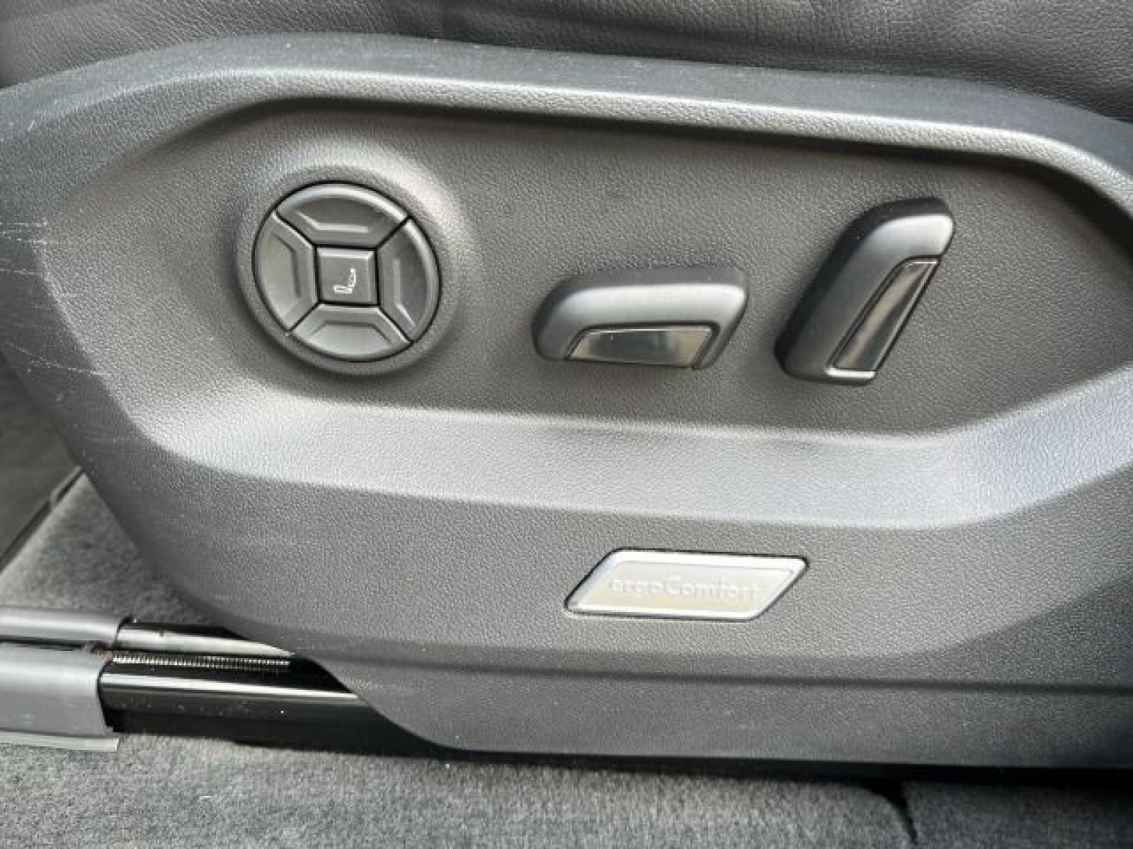 Volkswagen - Touareg_22