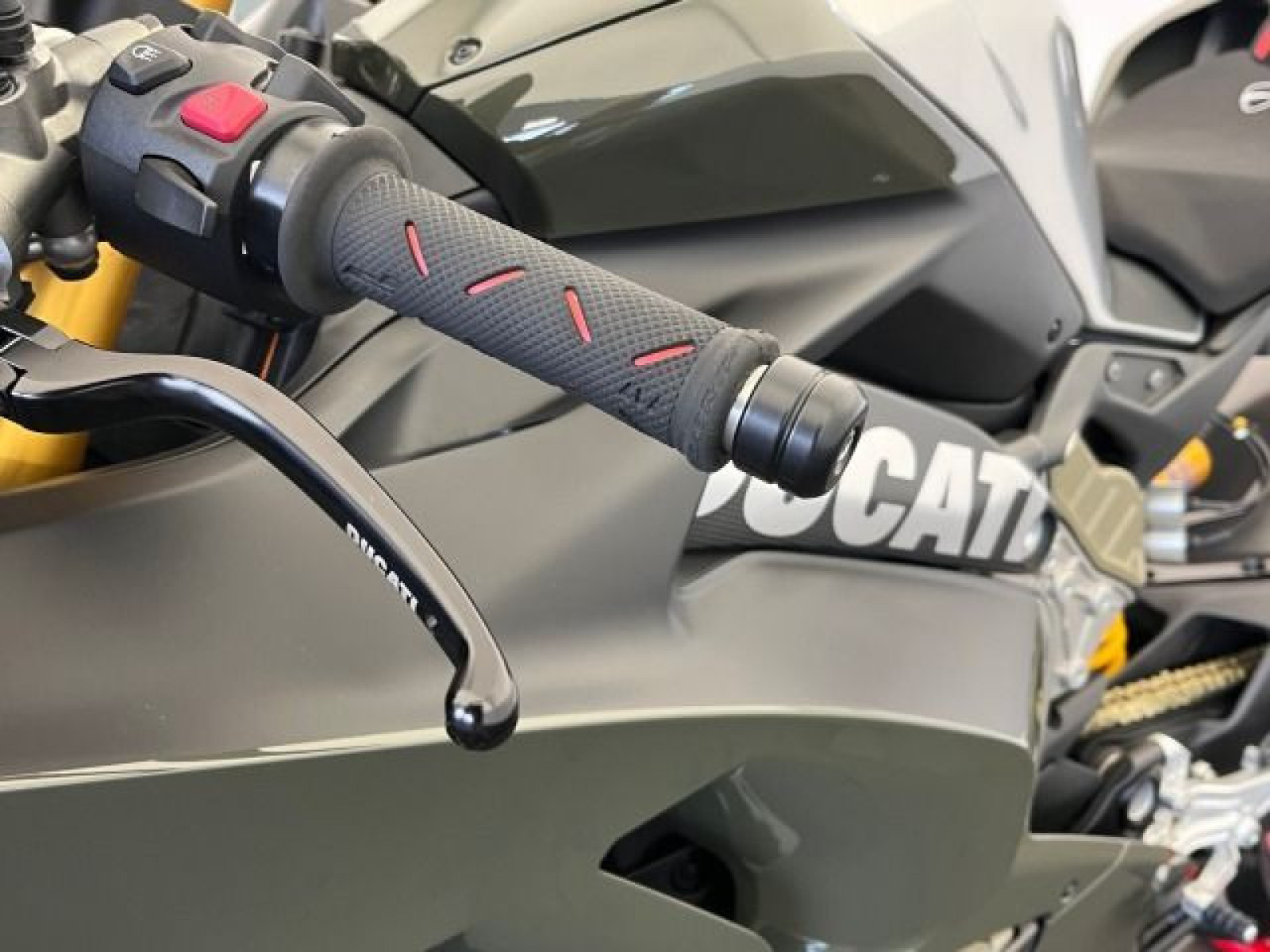 Ducati - Panigale V4 S_19