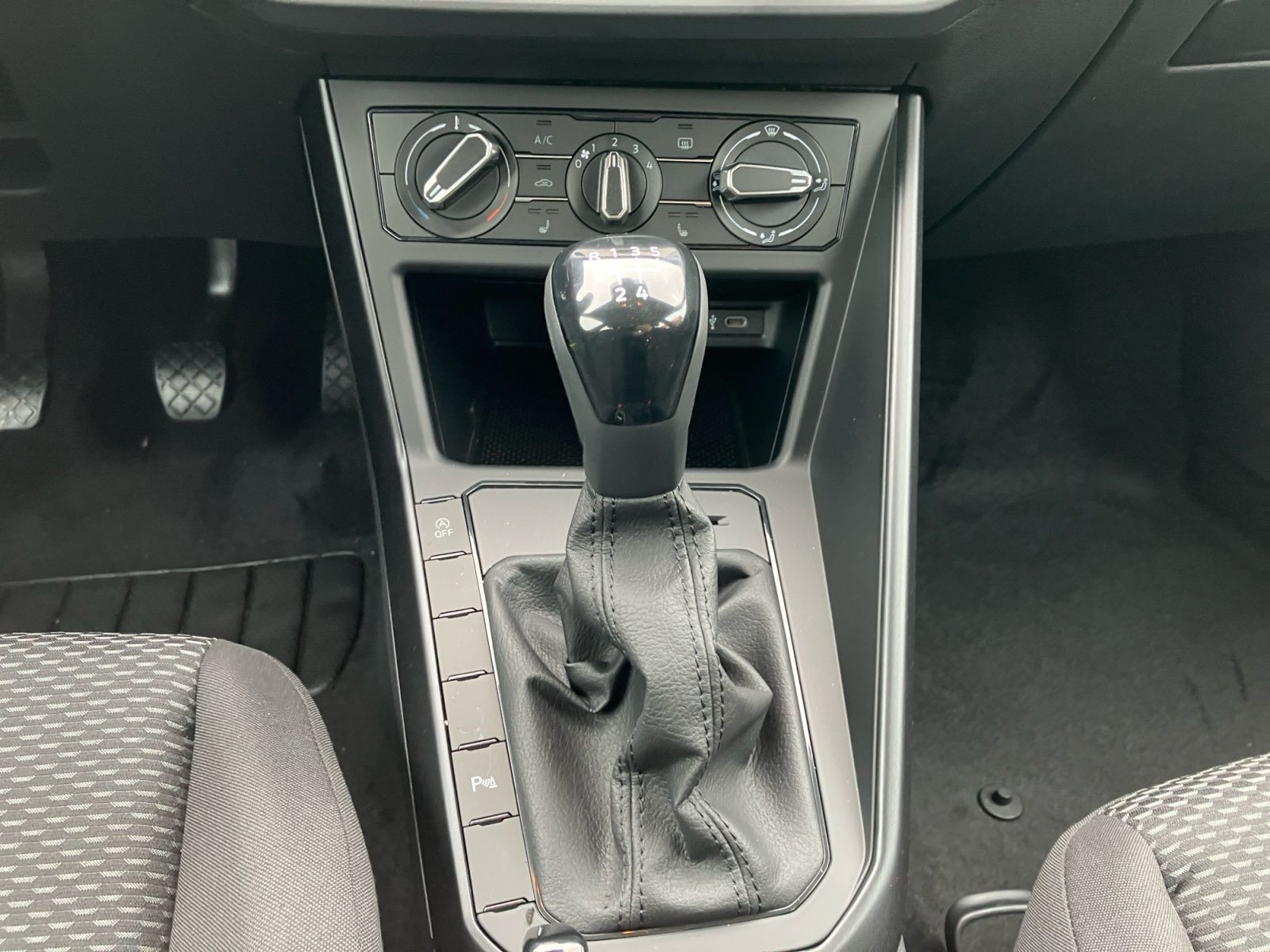Volkswagen - Polo_11