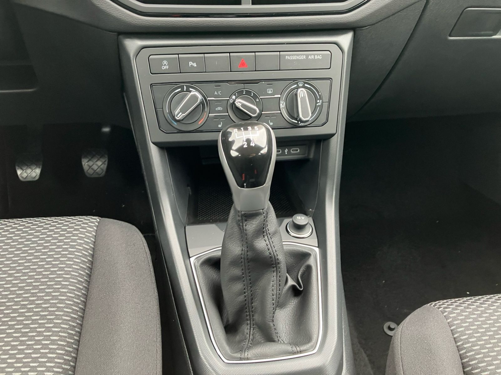 Volkswagen - T-Cross_11