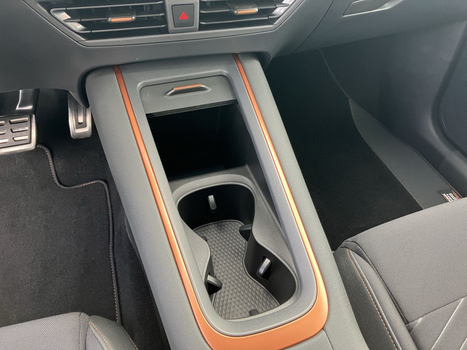 Cupra - Born_14
