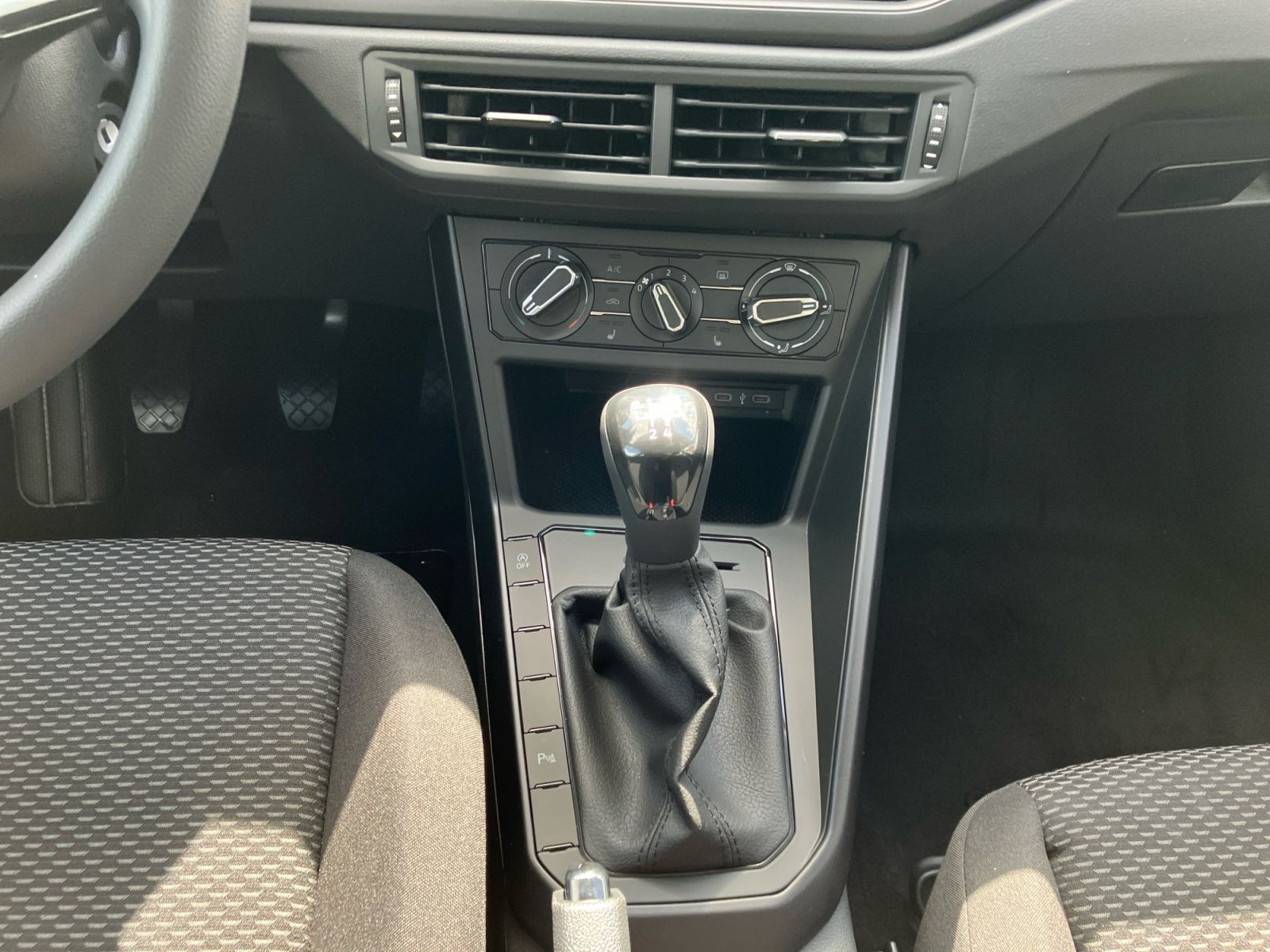 Volkswagen - Polo_12