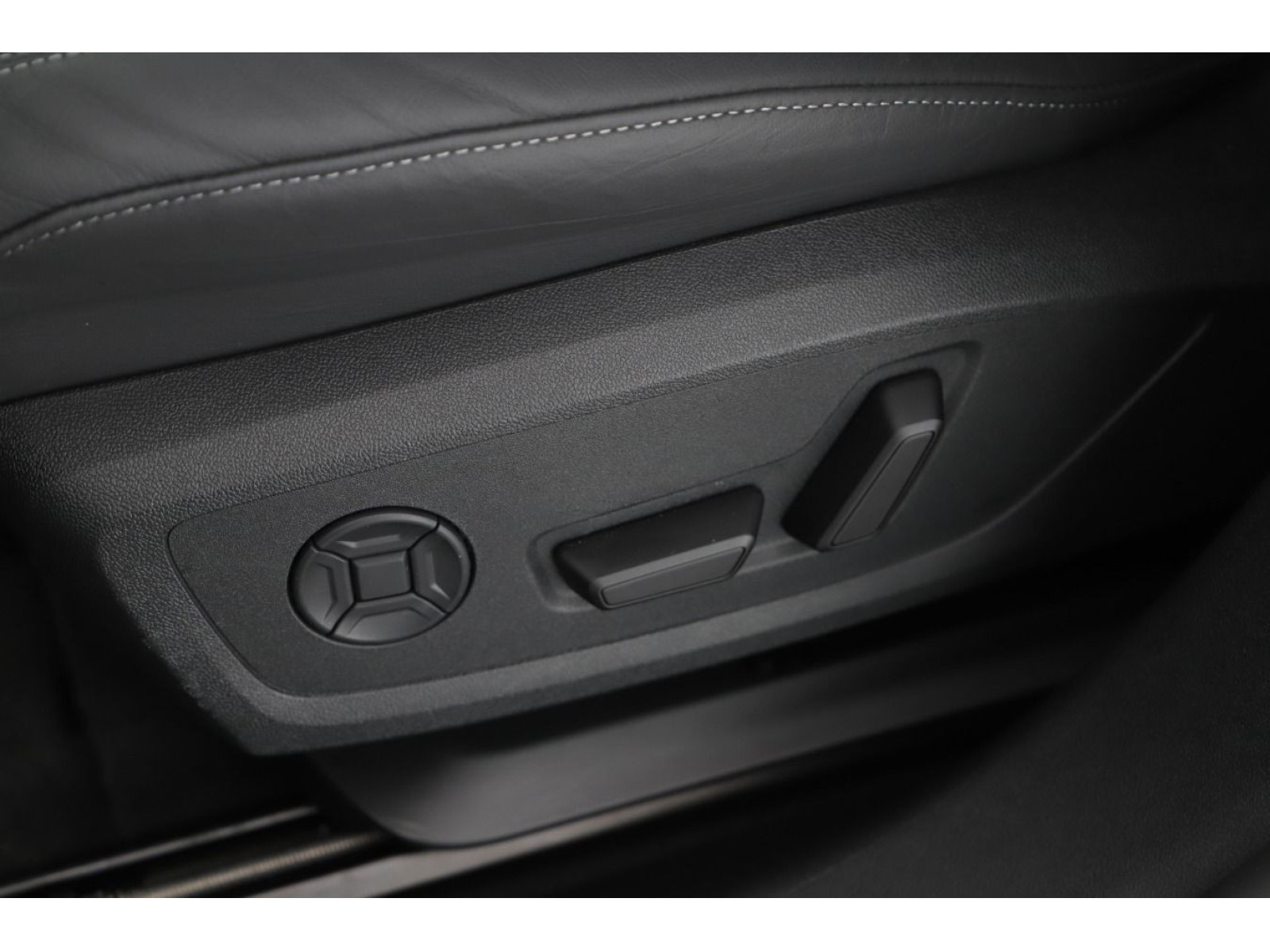 Audi - A6 Avant e-tron_9