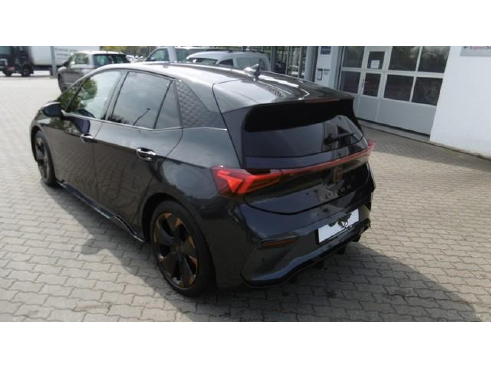 diagonalansicht-hinten-aussen