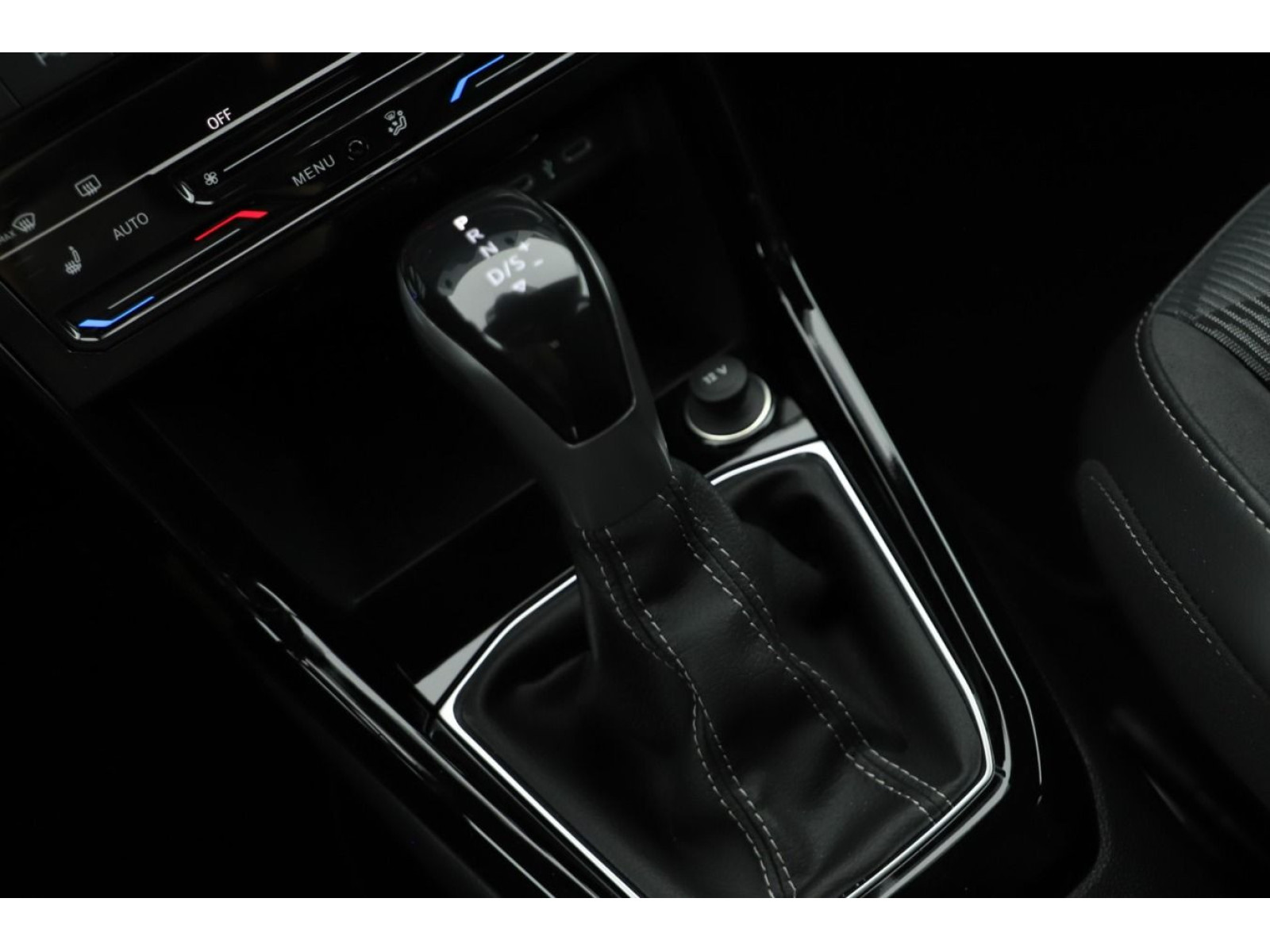 Volkswagen - T-Cross_12