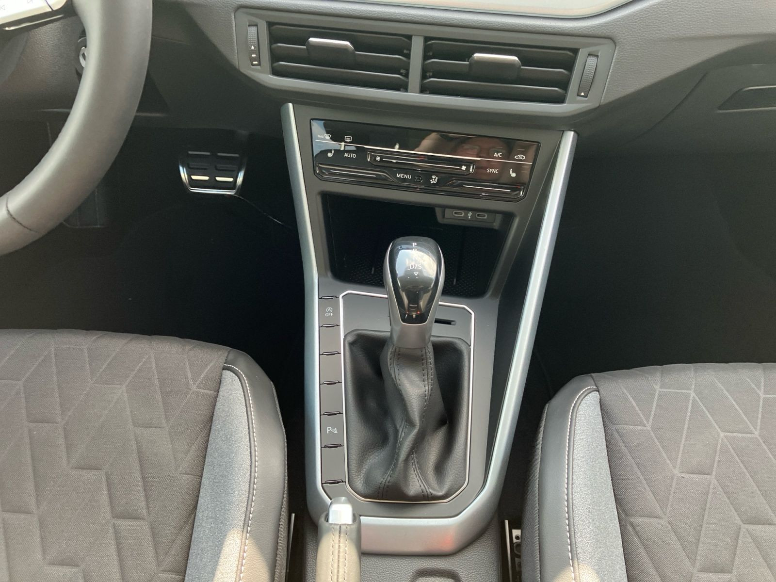 Volkswagen - Polo_12