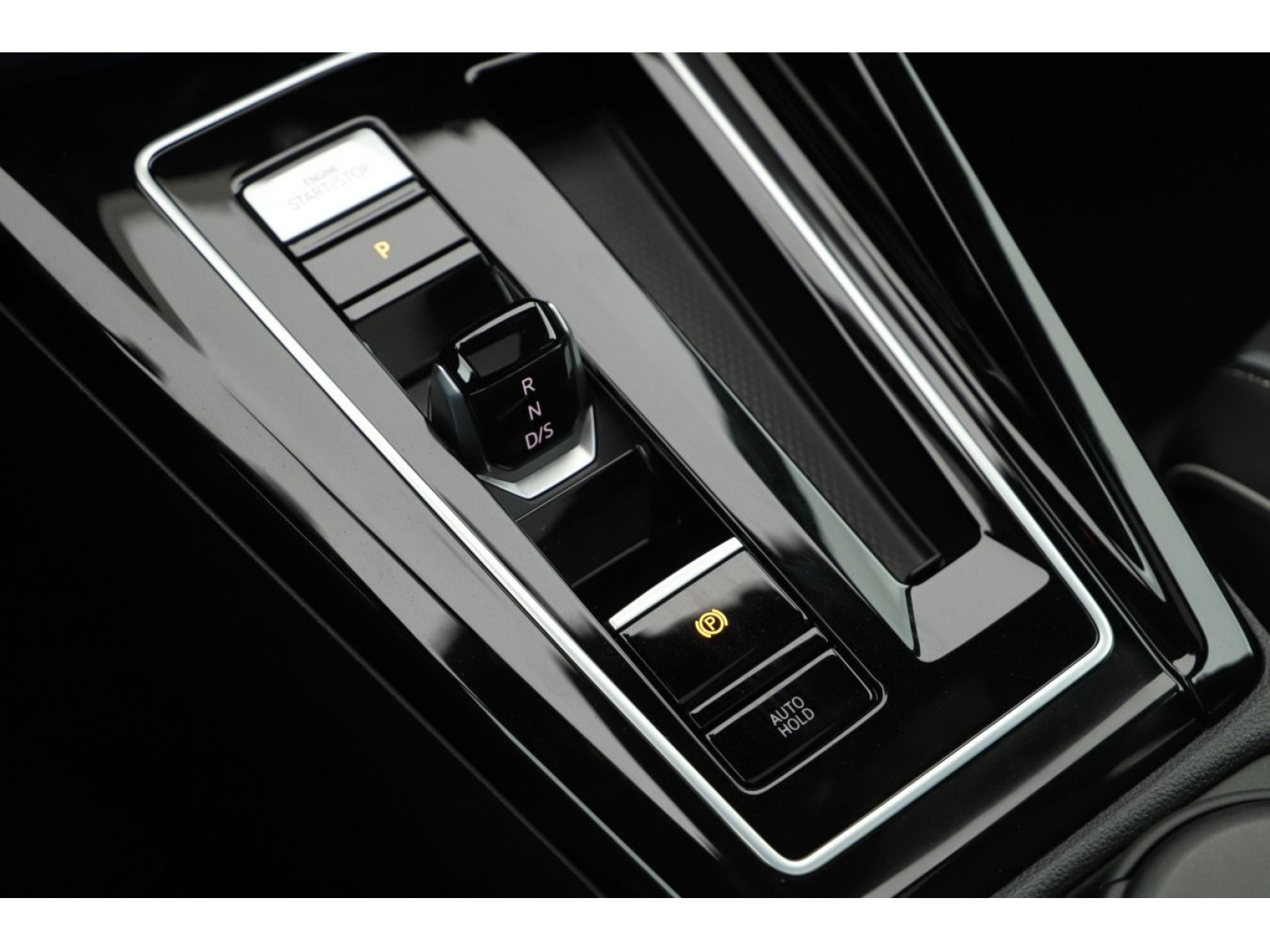 Volkswagen - Golf_13