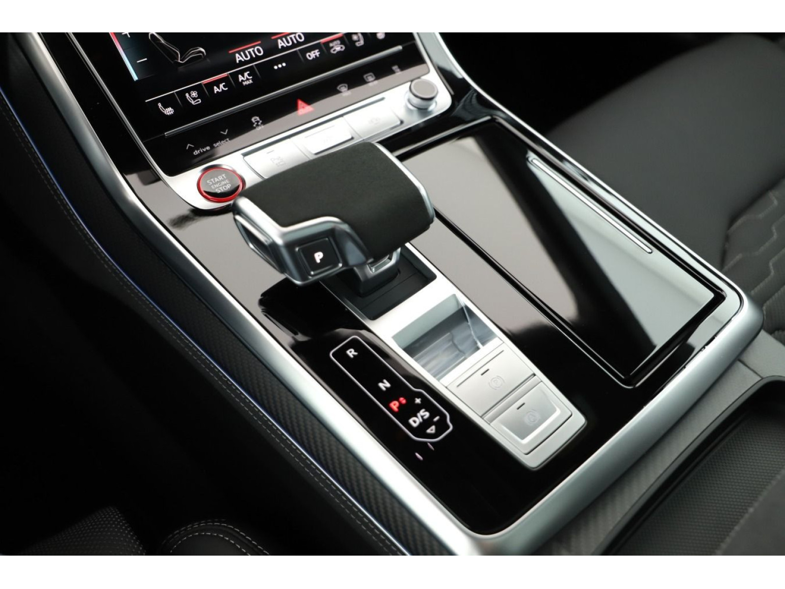 Audi - RS Q8_15
