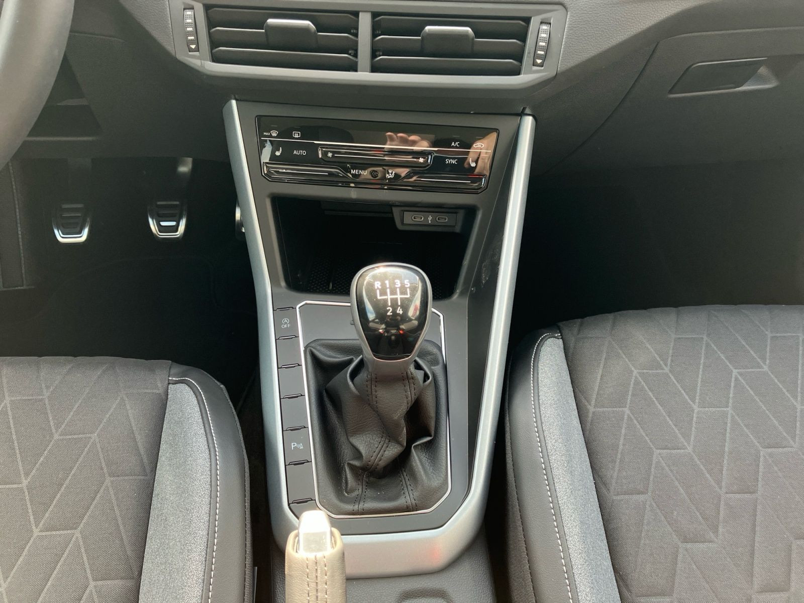 Volkswagen - Polo_12