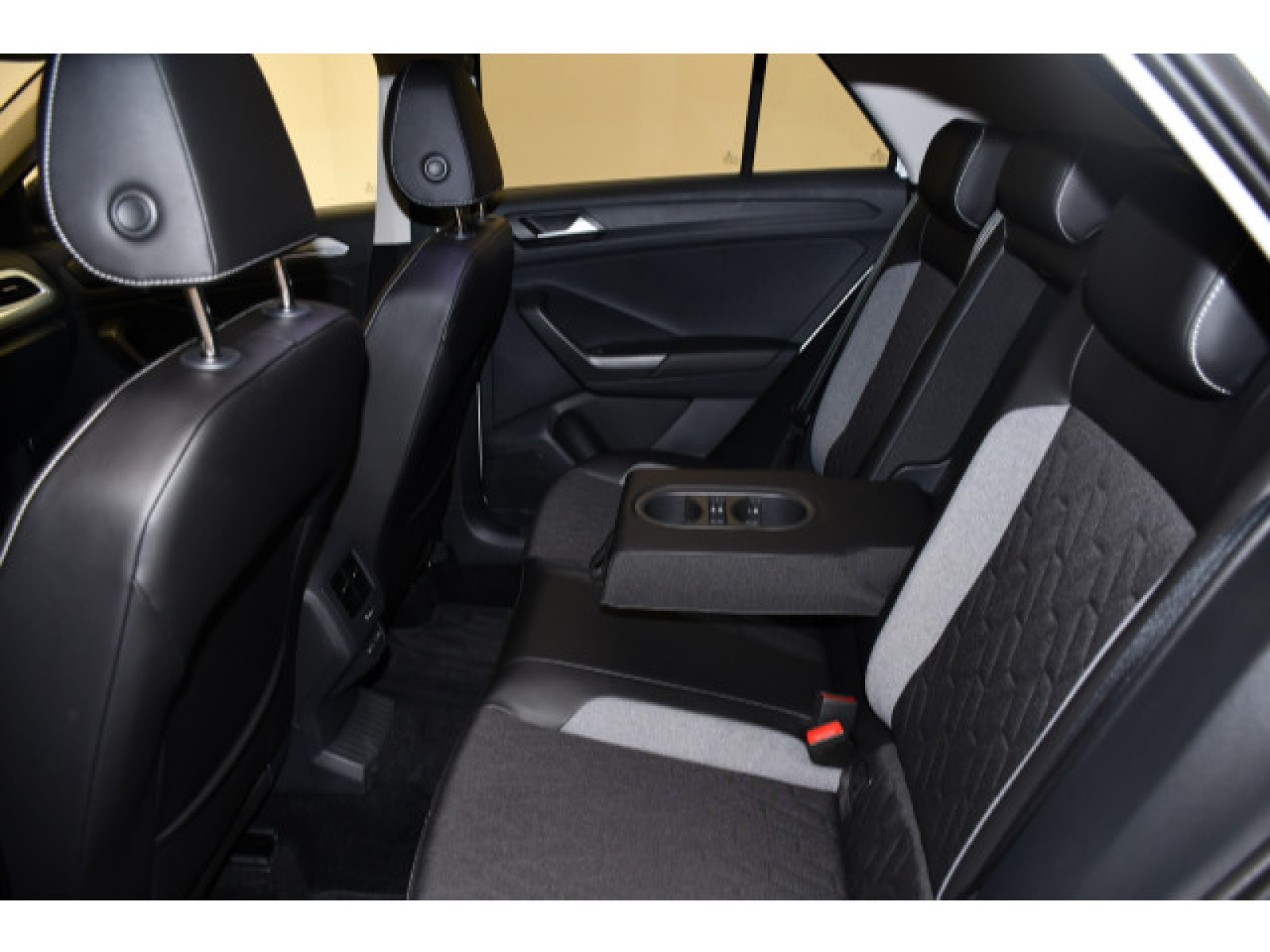 Volkswagen - T-Roc_10
