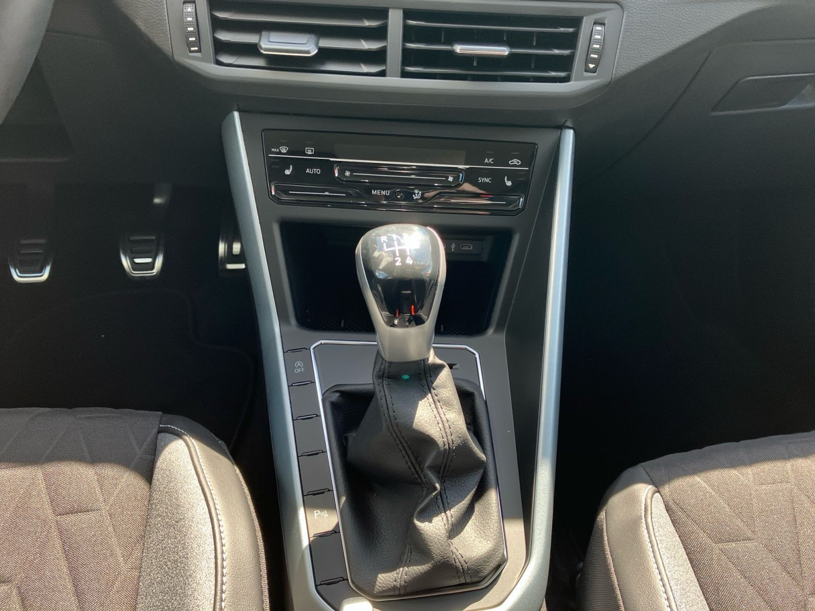 Volkswagen - Polo_12