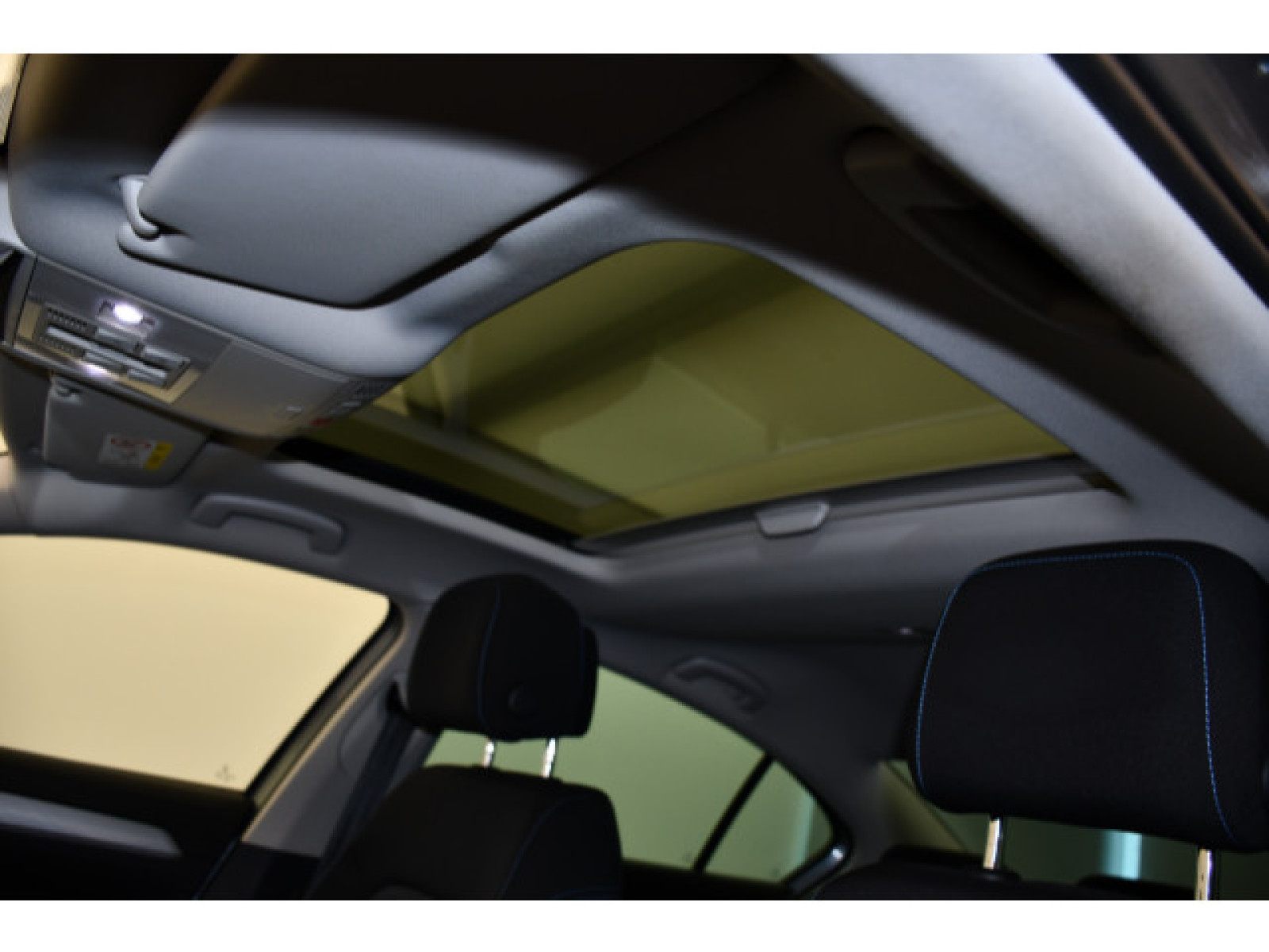 Volkswagen - Passat_9