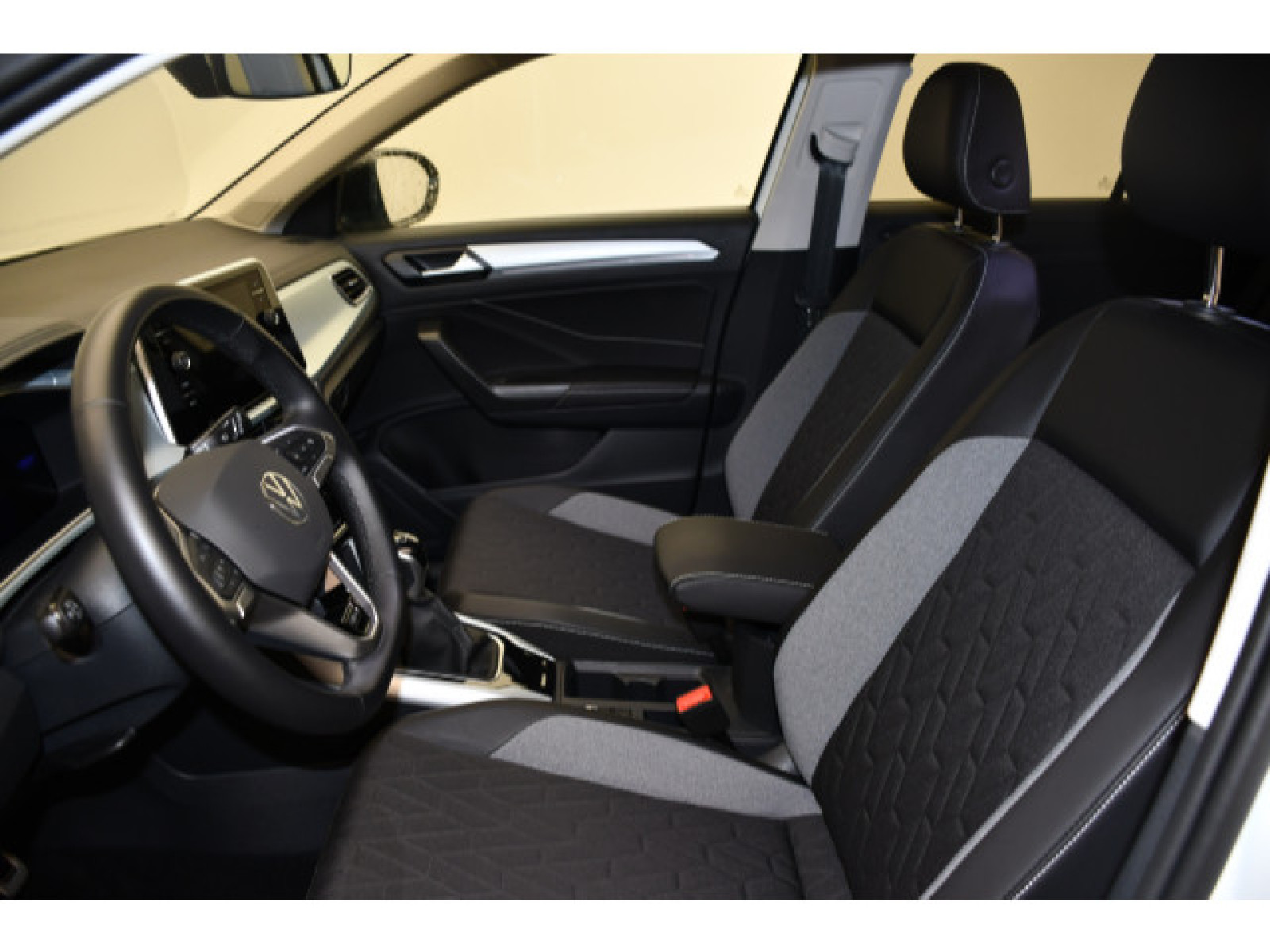 Volkswagen - T-Roc_4