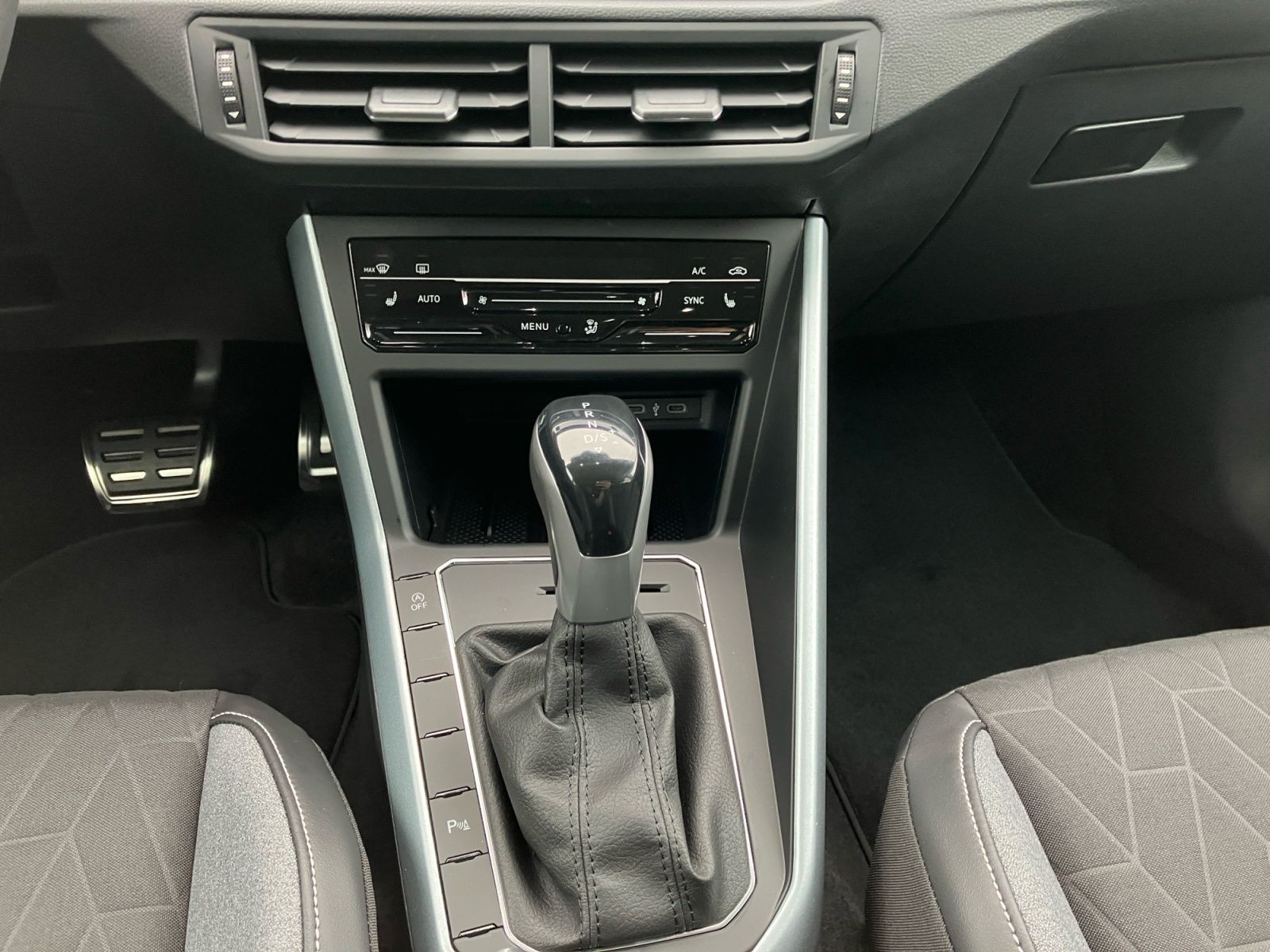 Volkswagen - Polo_12