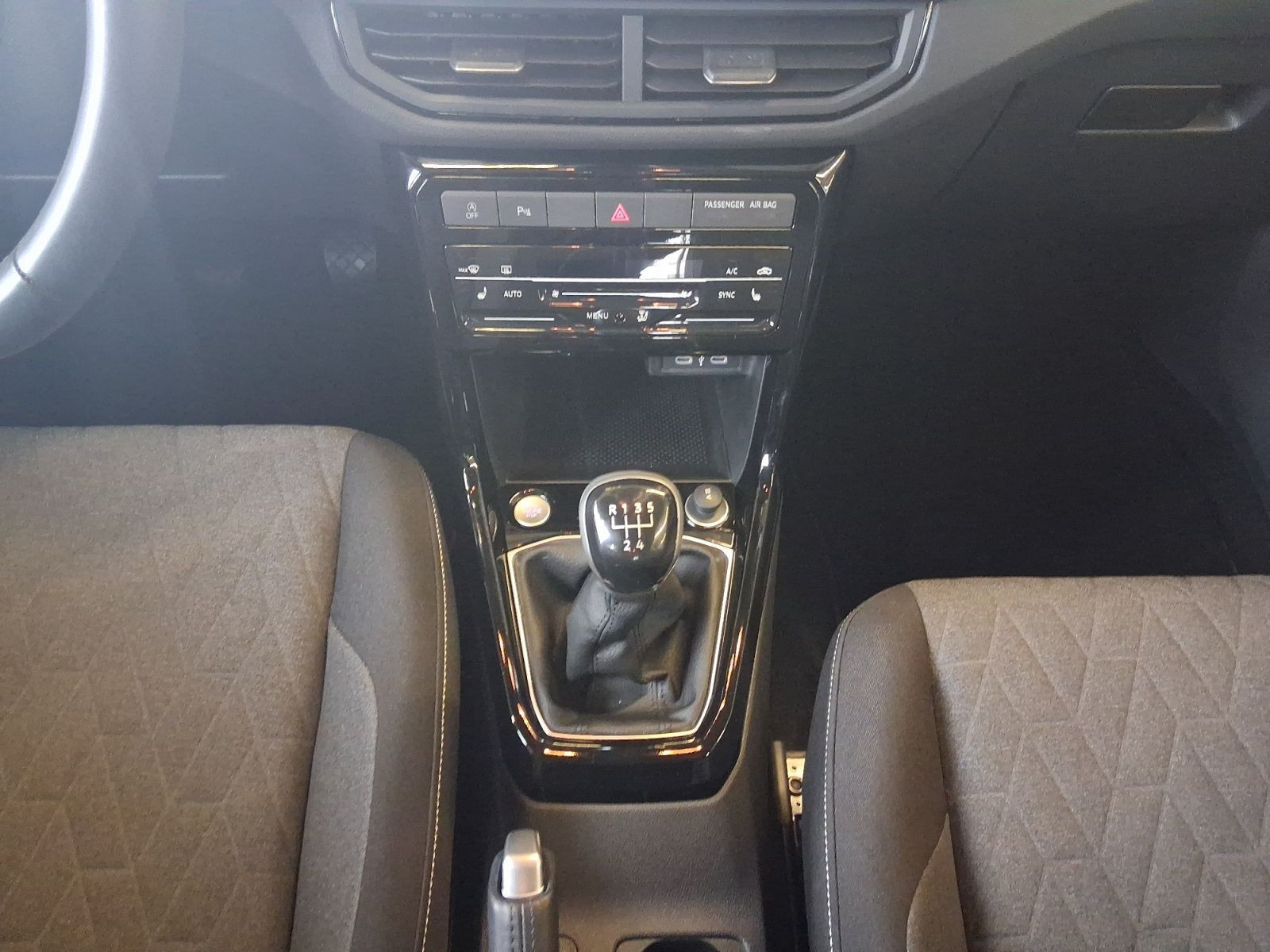 Volkswagen - T-Cross_11