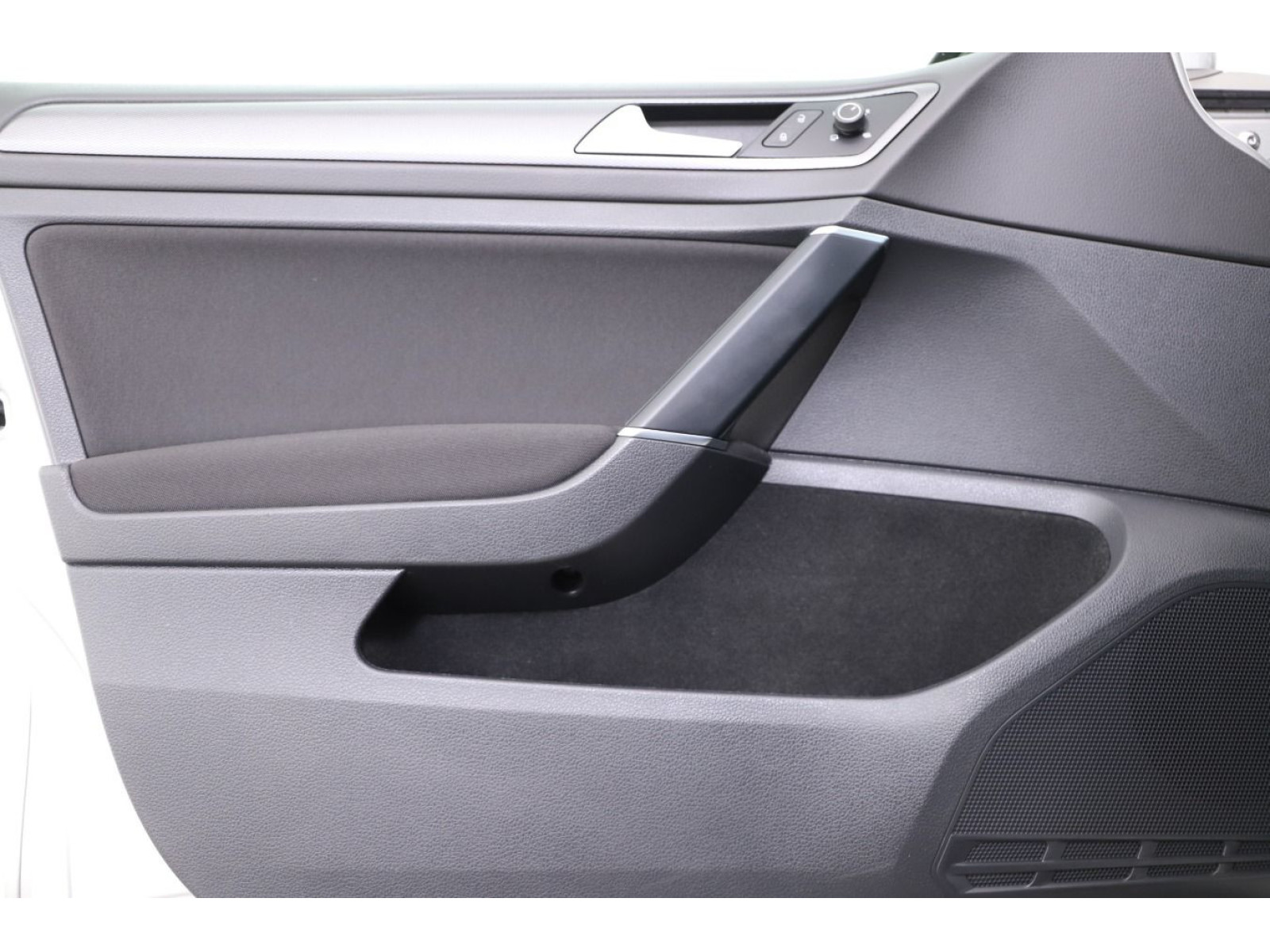 Volkswagen - Golf_13