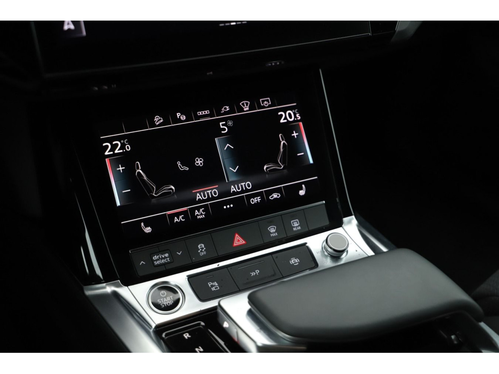 Audi - Q8 Sportback e-tron_12