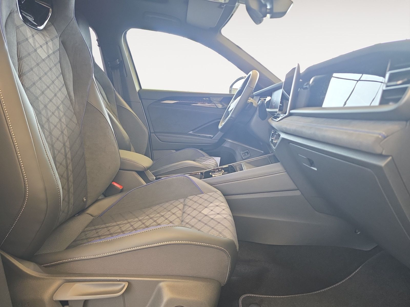 Volkswagen - Tayron_16