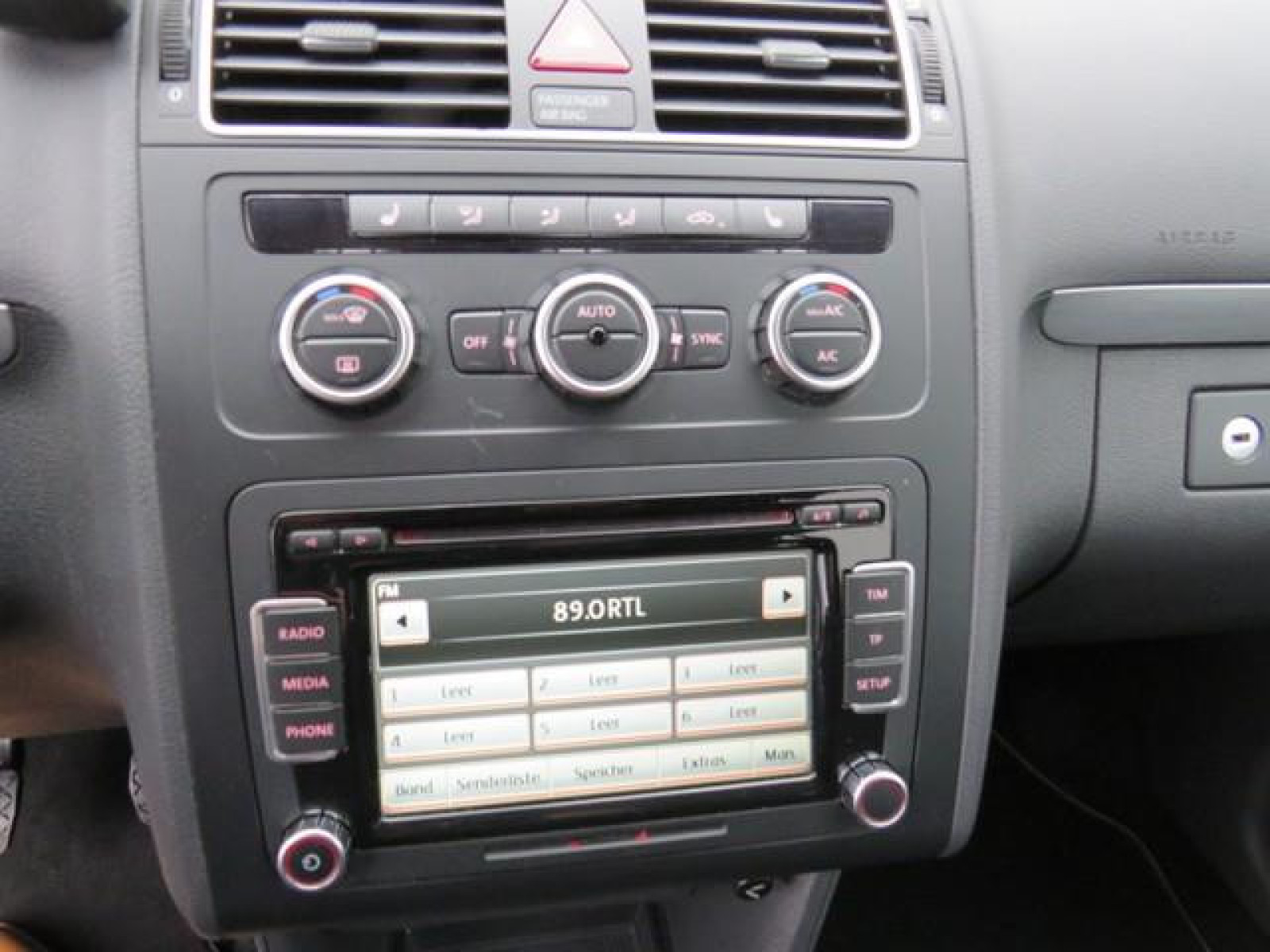 Volkswagen - Touran_14