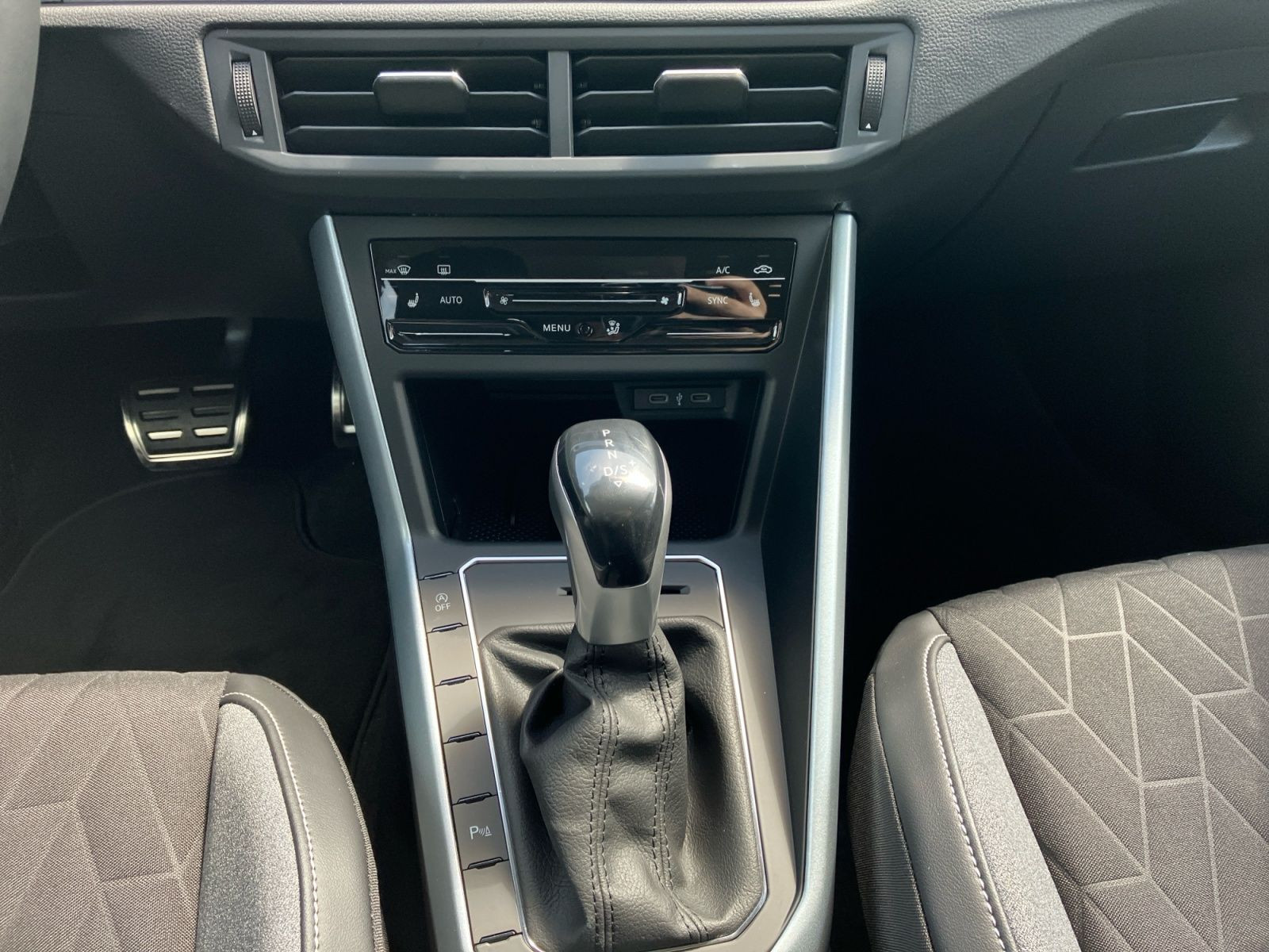 Volkswagen - Polo_12