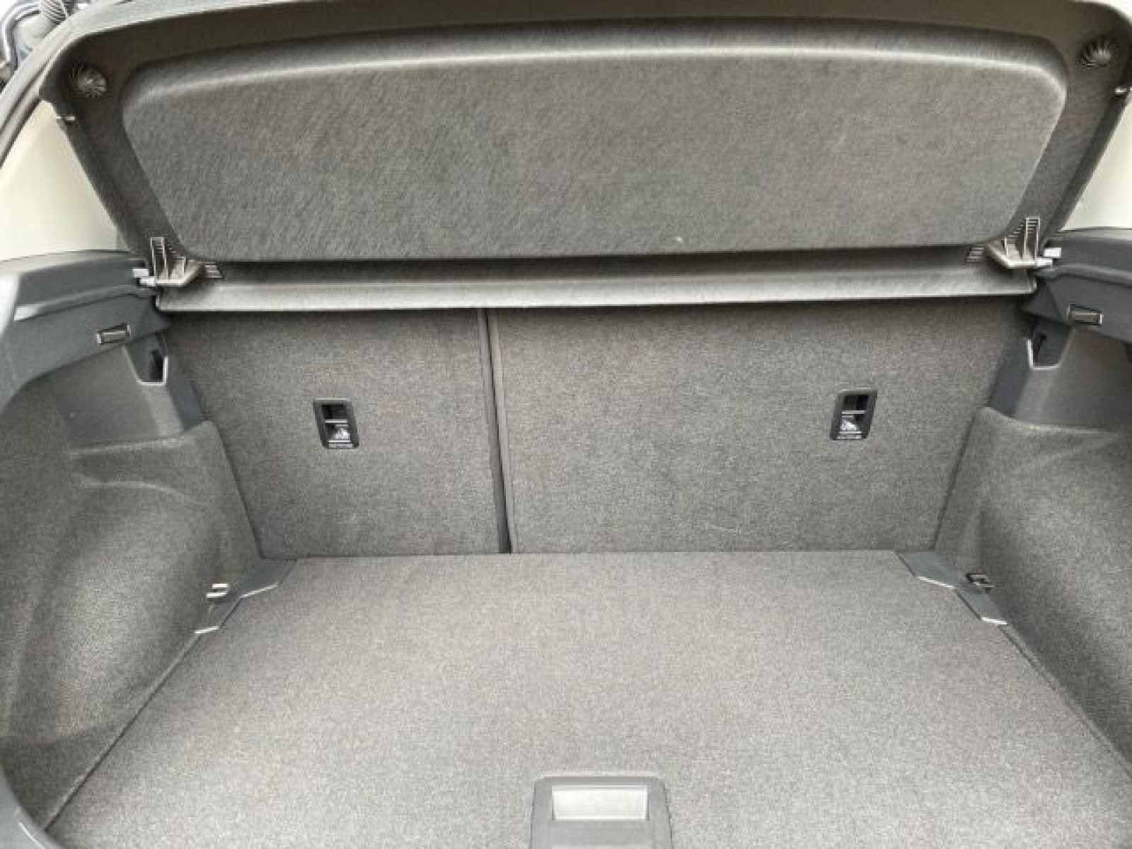 Volkswagen - T-Cross_16