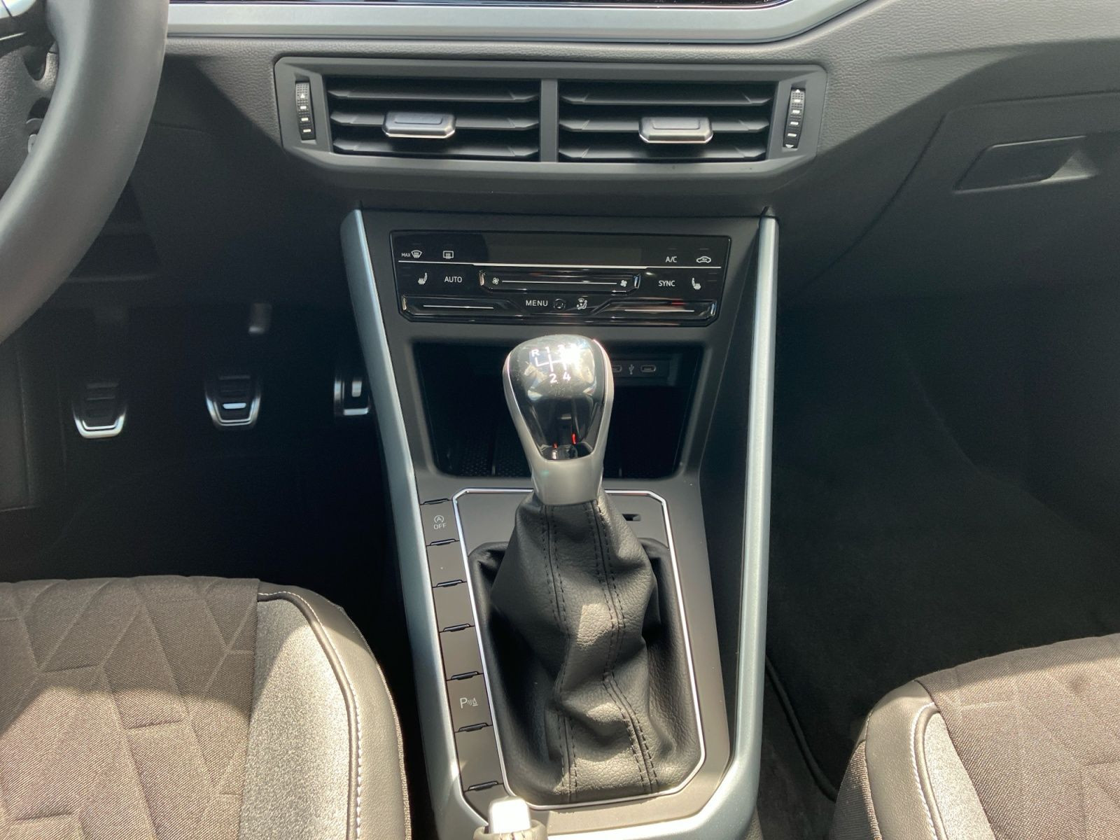 Volkswagen - Polo_12