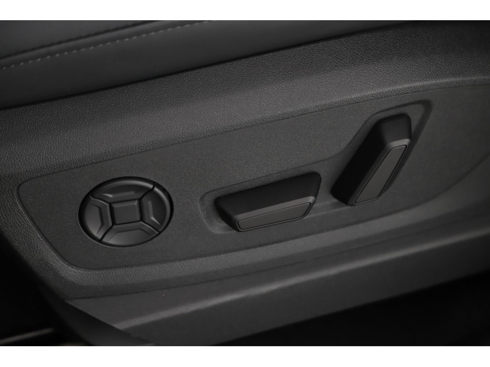 Audi - Q8 Sportback e-tron_8