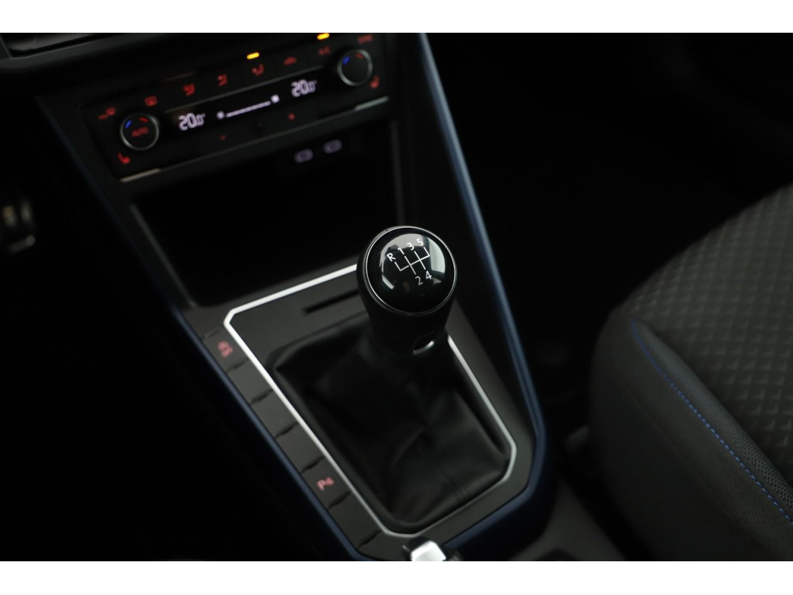 Volkswagen - Polo_11