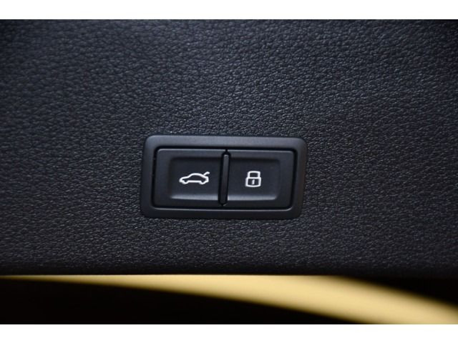 Audi - Q8_14