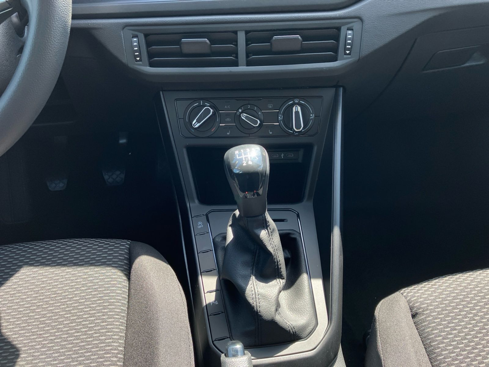 Volkswagen - Polo_12
