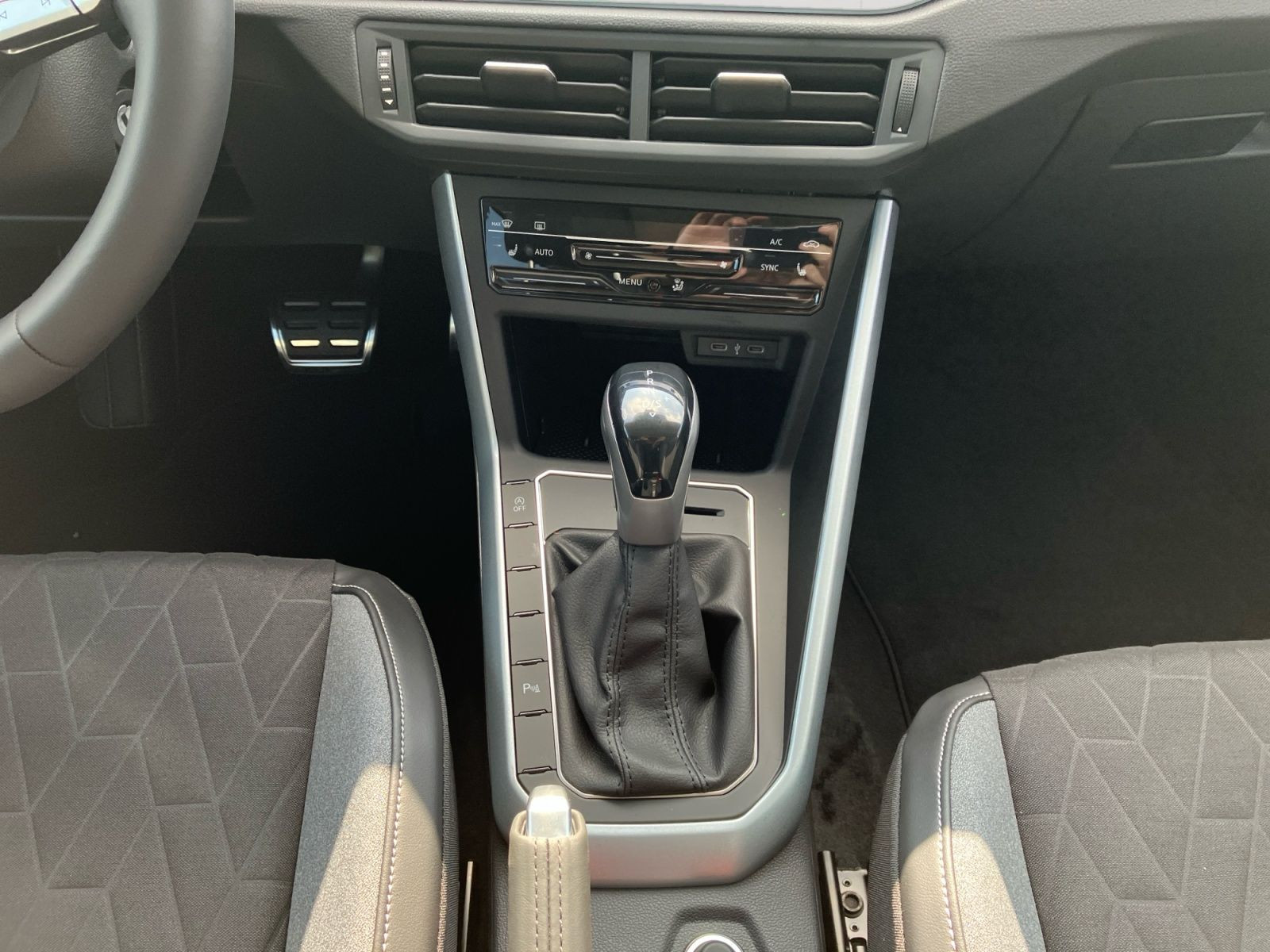 Volkswagen - Polo_12