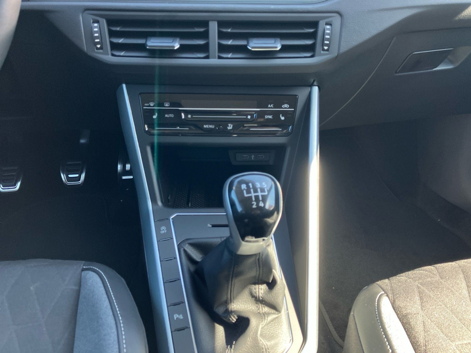 Volkswagen - Polo_12