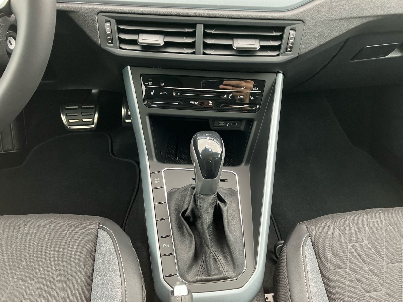 Volkswagen - Polo_12