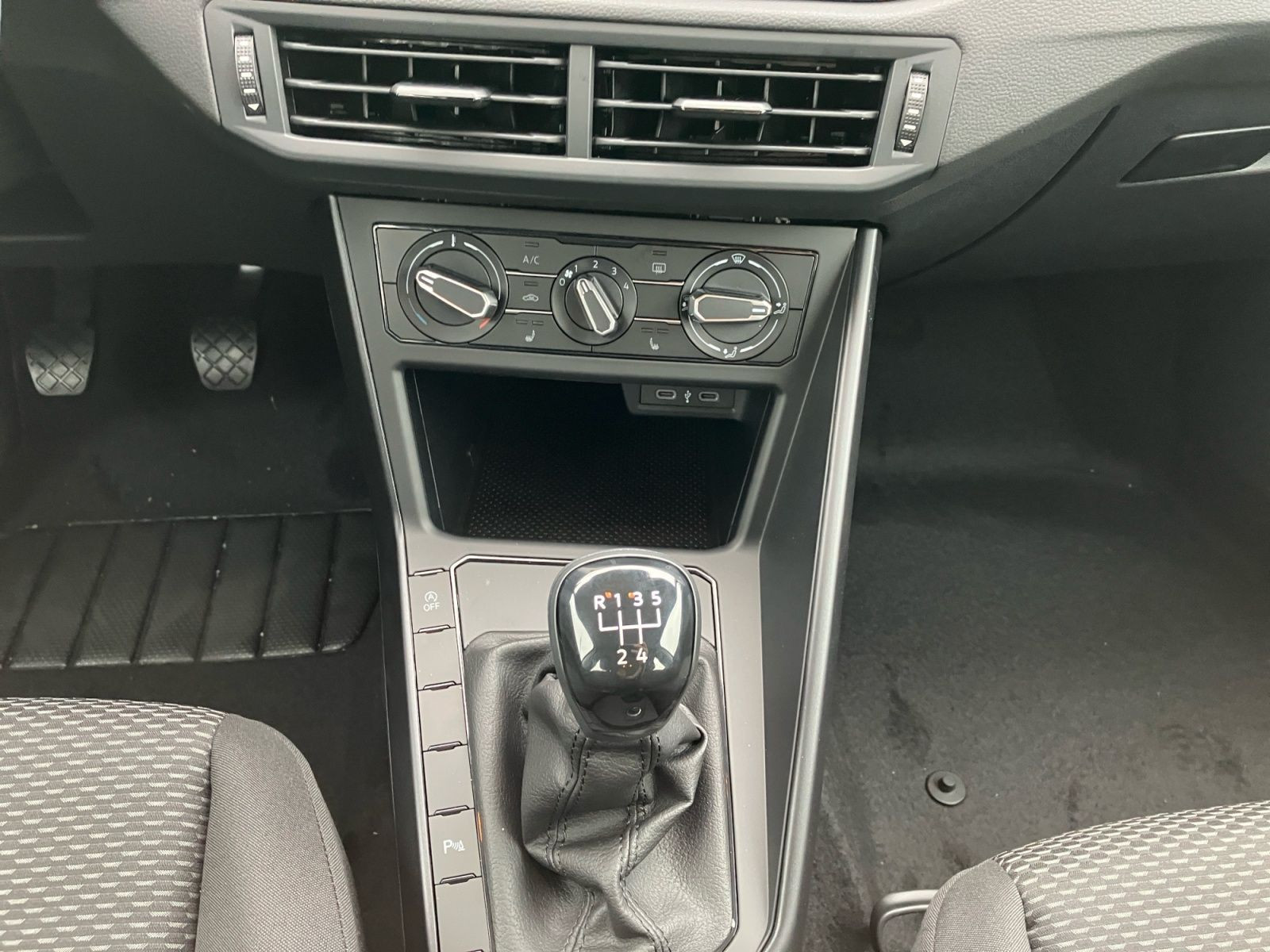 Volkswagen - Polo_11