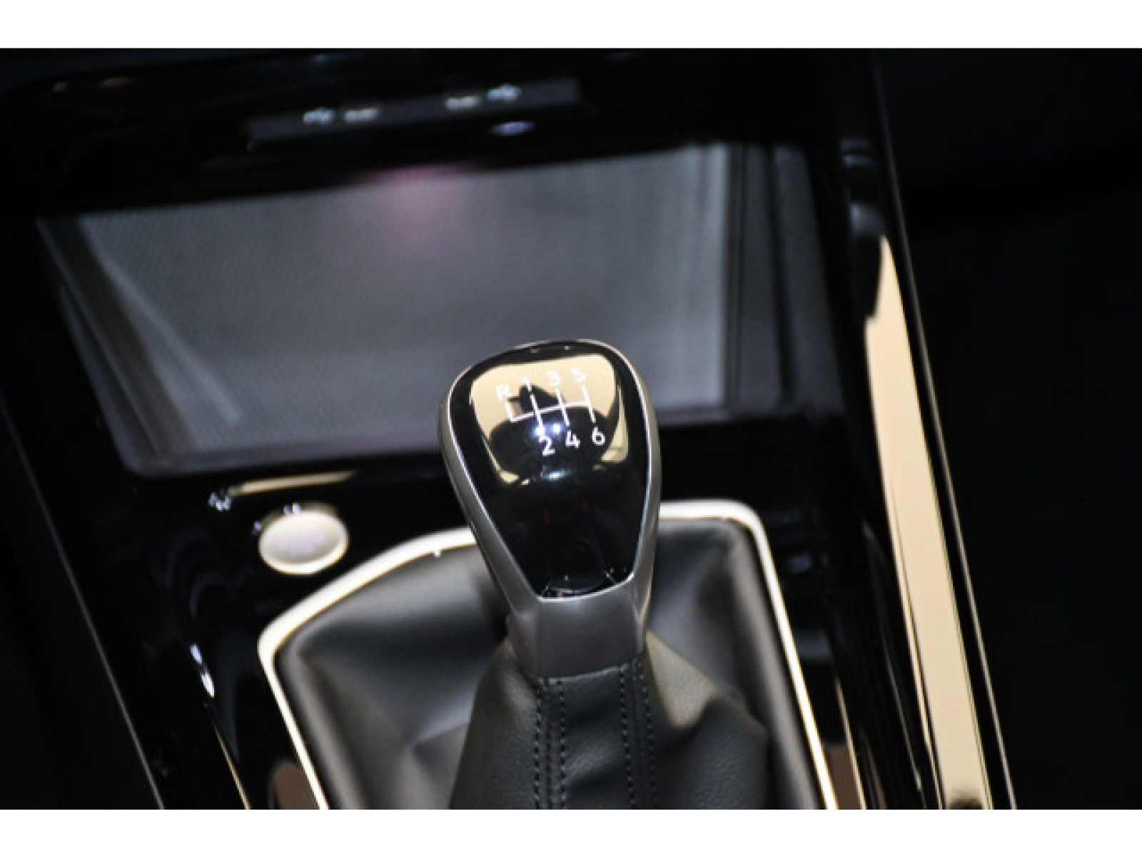 Volkswagen - Golf_9