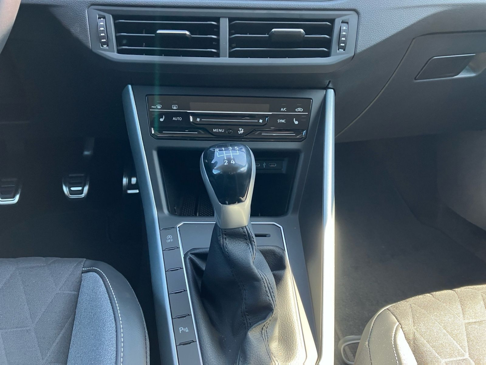 Volkswagen - Polo_12