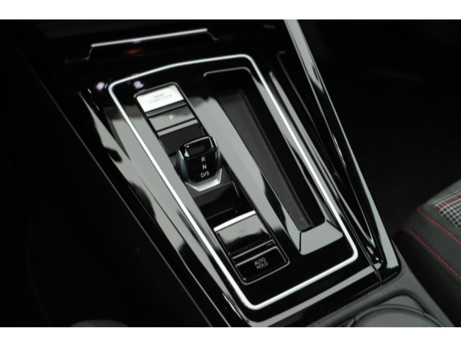 Volkswagen - Golf GTI_12