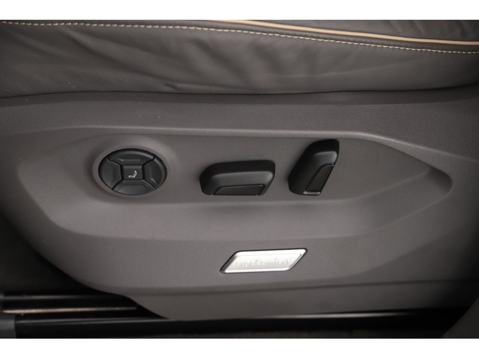 Volkswagen - Touareg_9