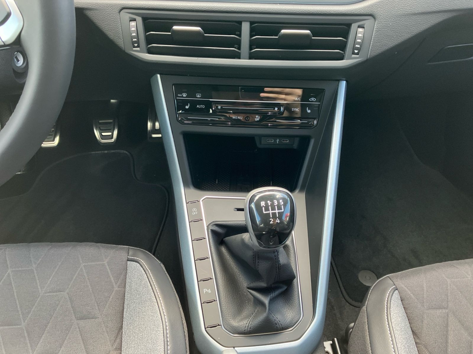 Volkswagen - Polo_12