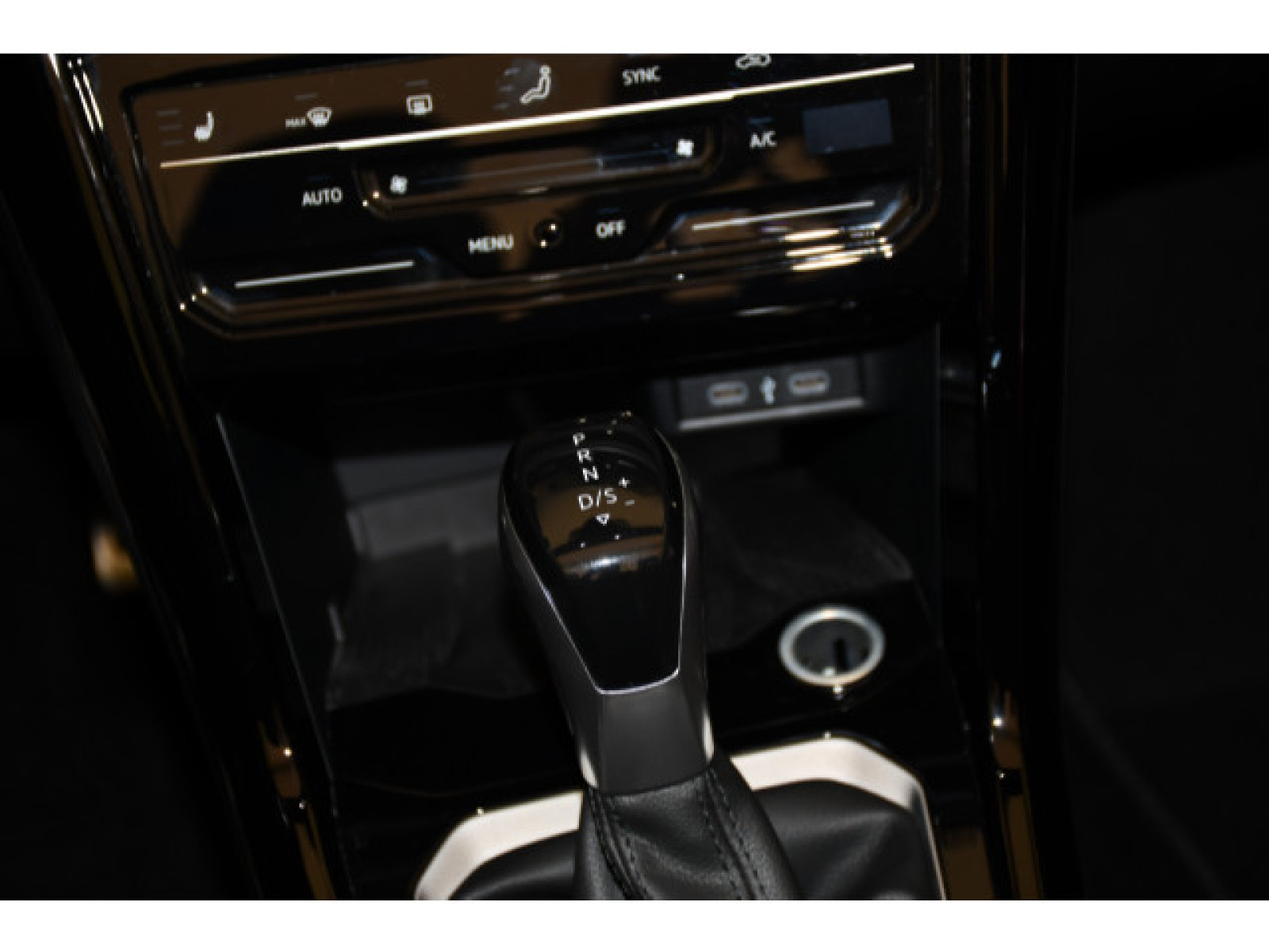 Volkswagen - T-Roc_8