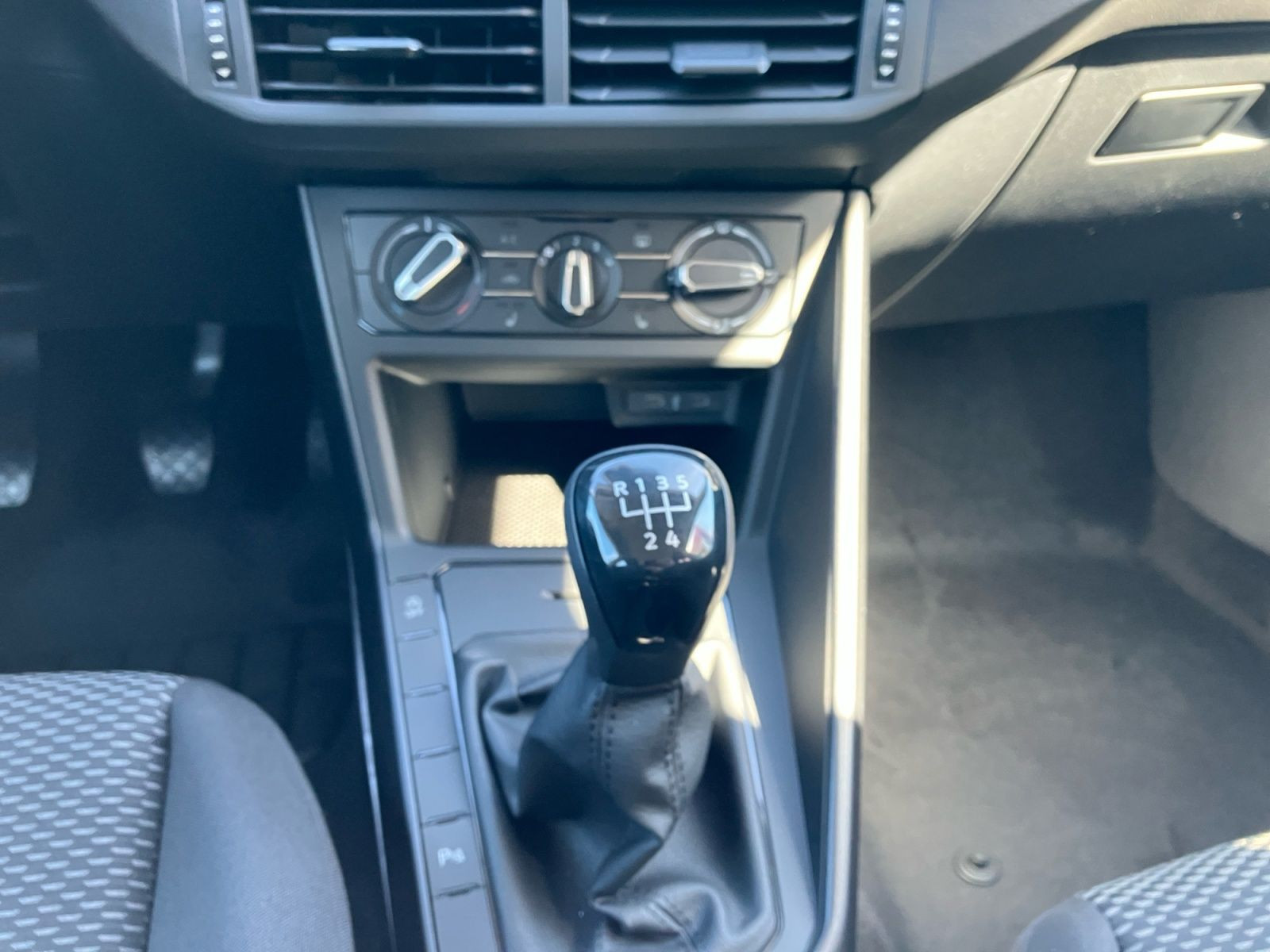 Volkswagen - Polo_12