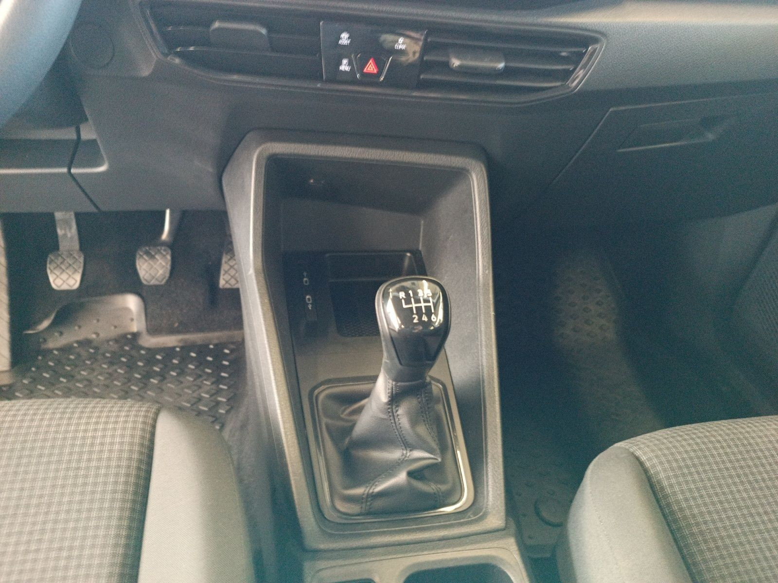 Volkswagen - Caddy_12