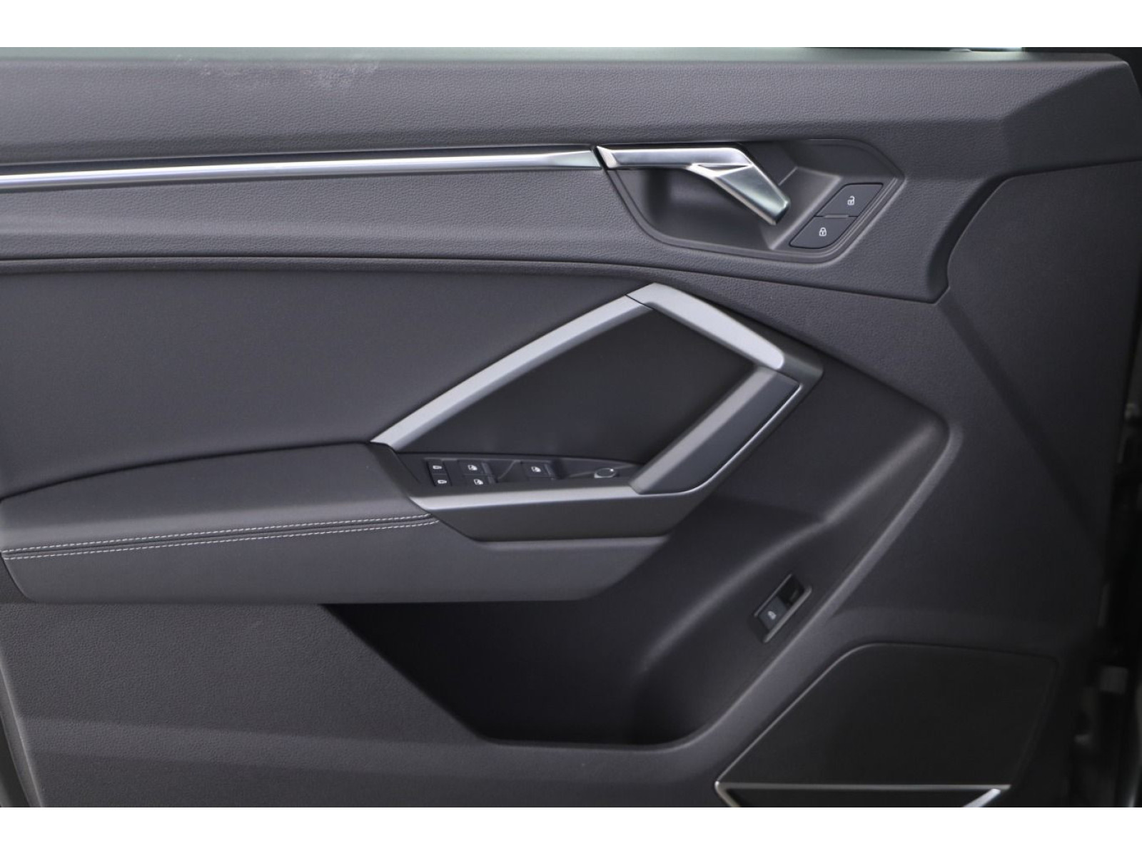 Audi - Q3_13