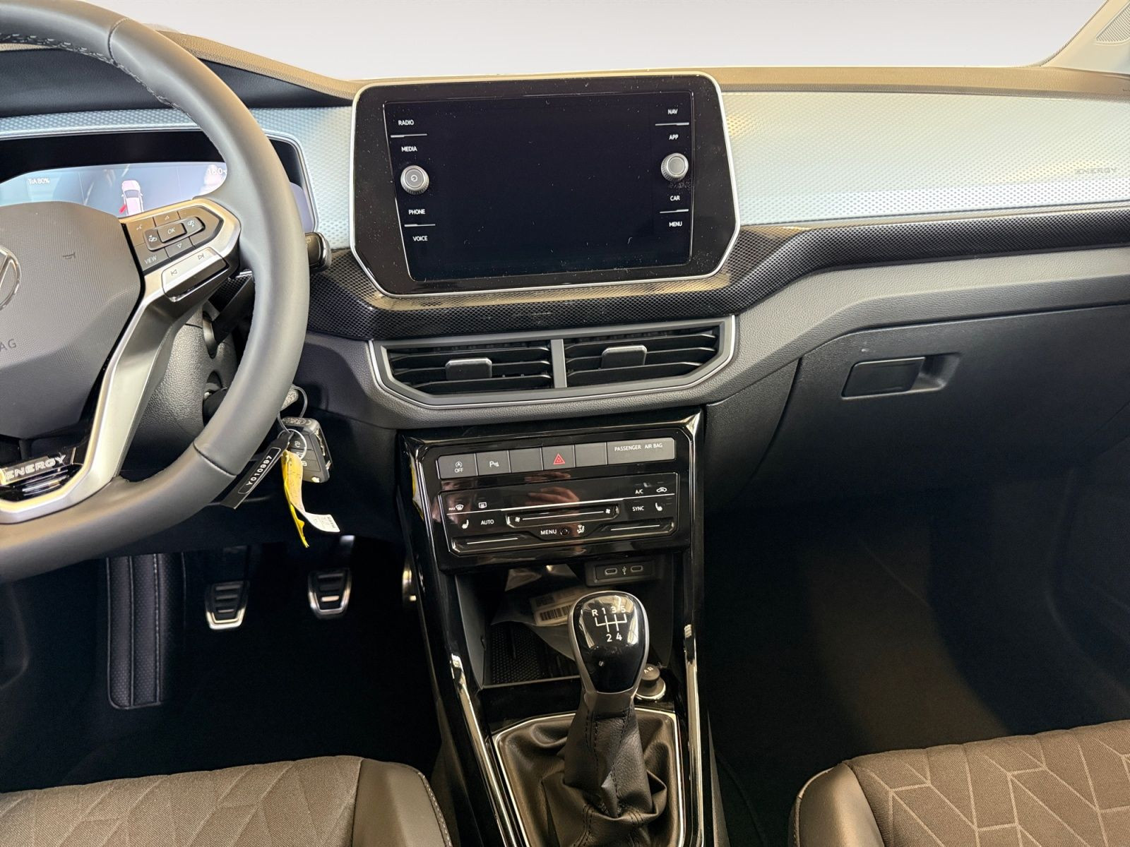 Volkswagen - T-Cross_12
